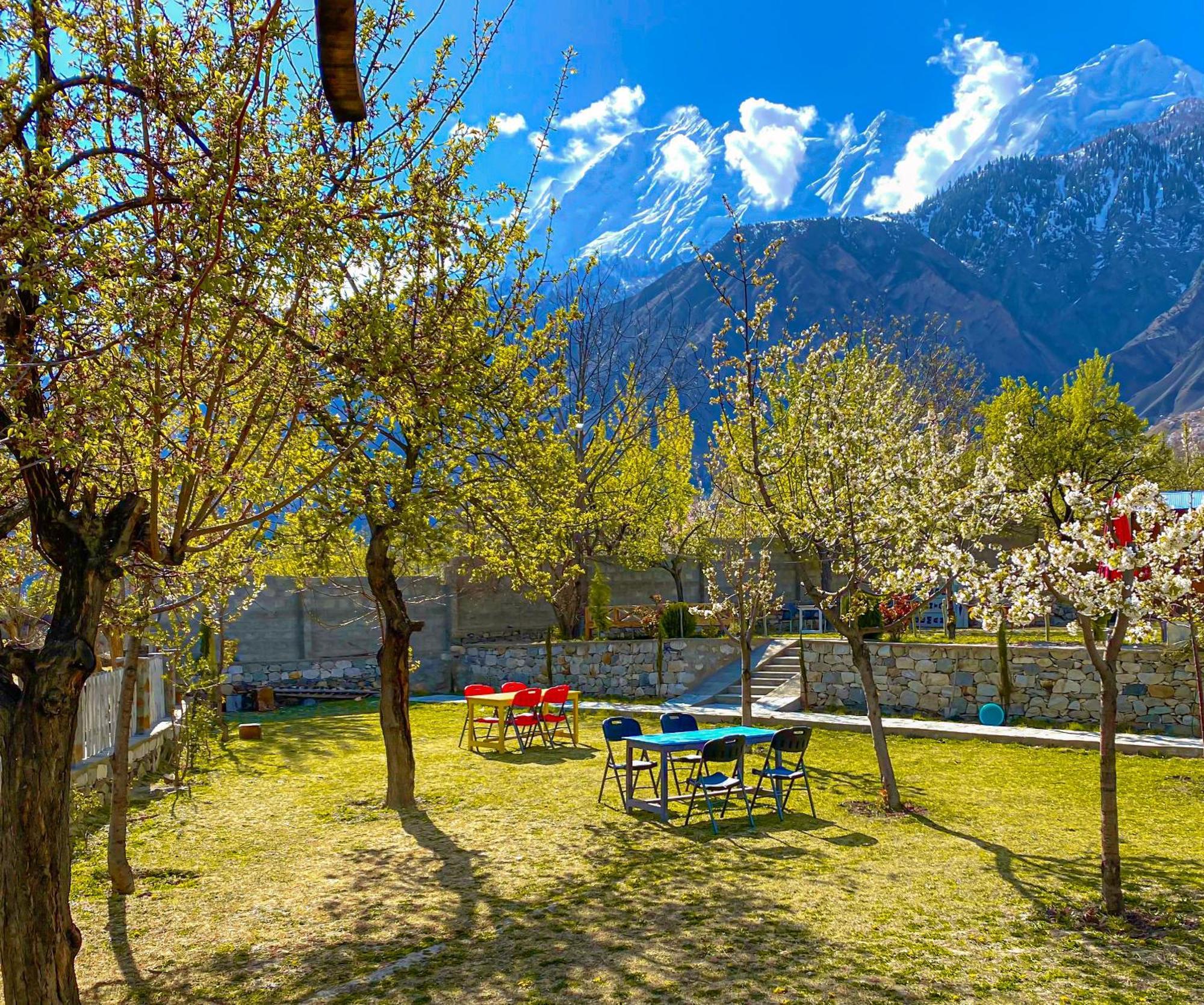 Dumani Nagar Hotel & Resort Karimabad  ภายนอก รูปภาพ
