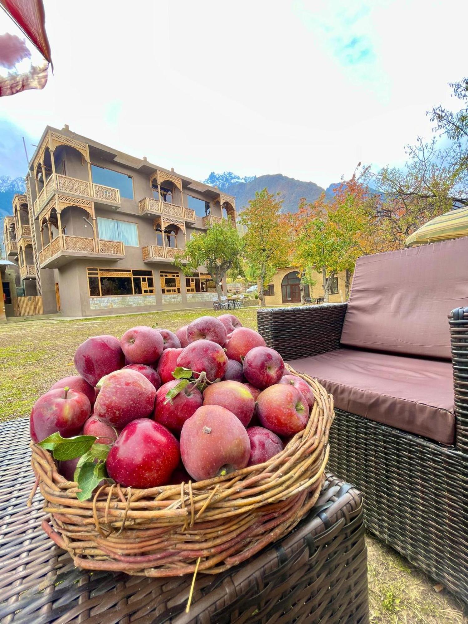 Dumani Nagar Hotel & Resort Karimabad  ภายนอก รูปภาพ
