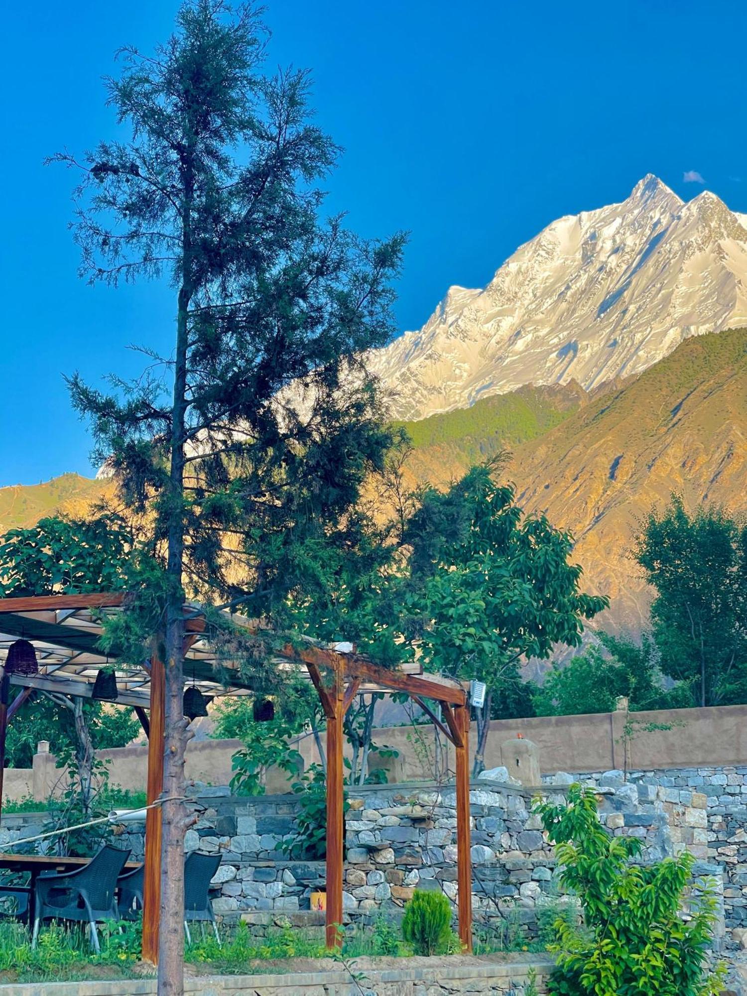 Dumani Nagar Hotel & Resort Karimabad  ภายนอก รูปภาพ