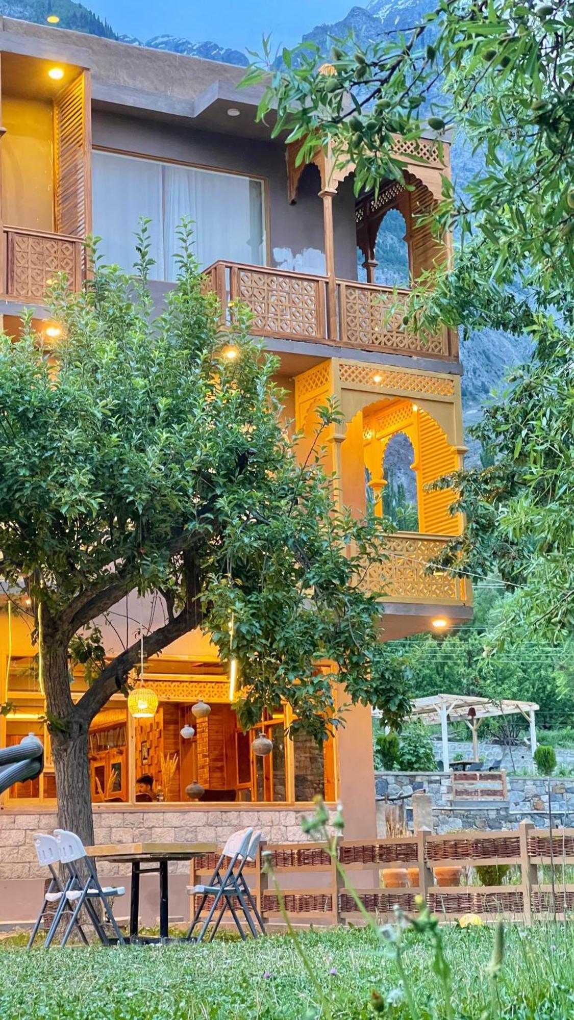 Dumani Nagar Hotel & Resort Karimabad  ภายนอก รูปภาพ