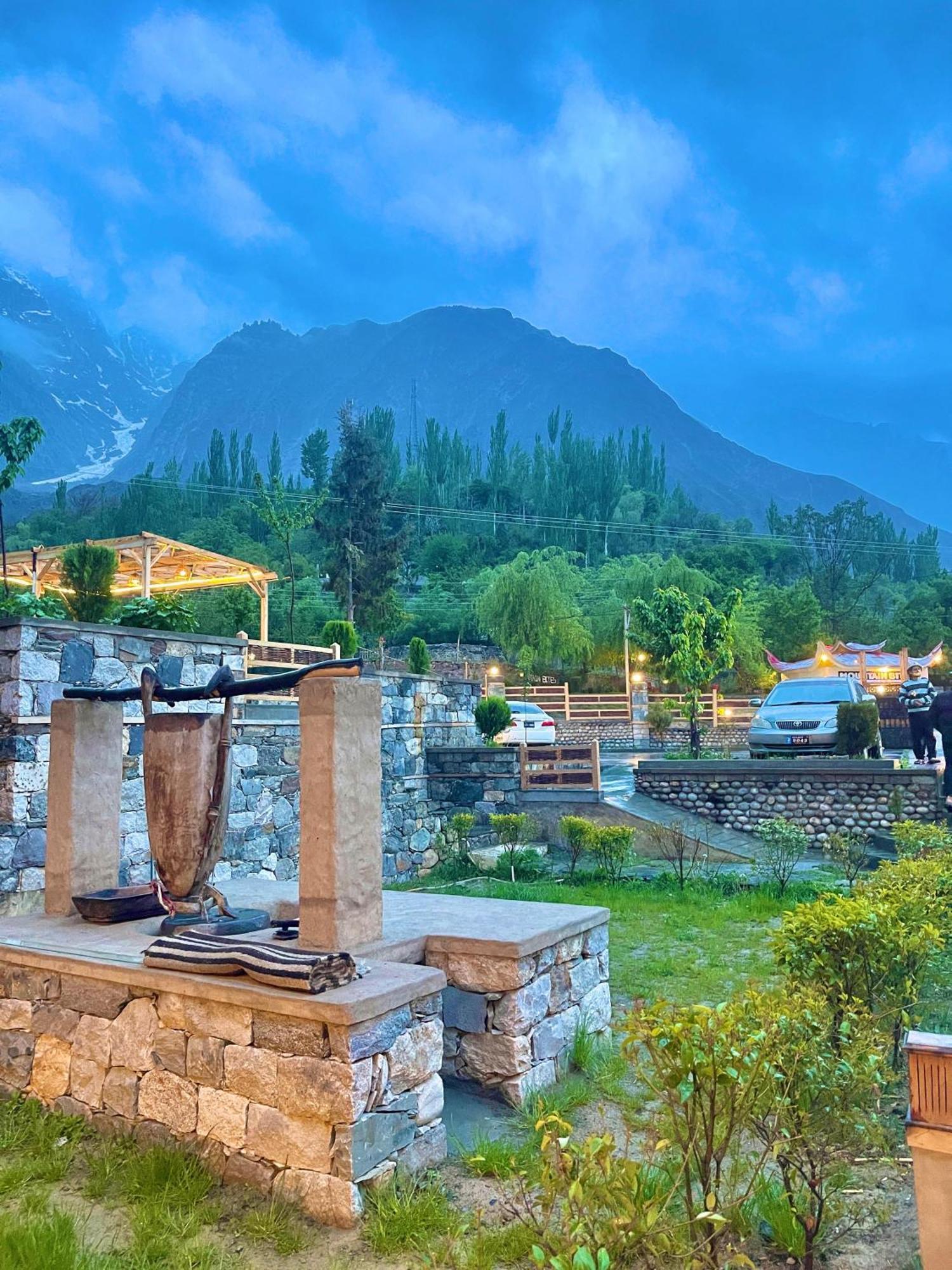Dumani Nagar Hotel & Resort Karimabad  ภายนอก รูปภาพ