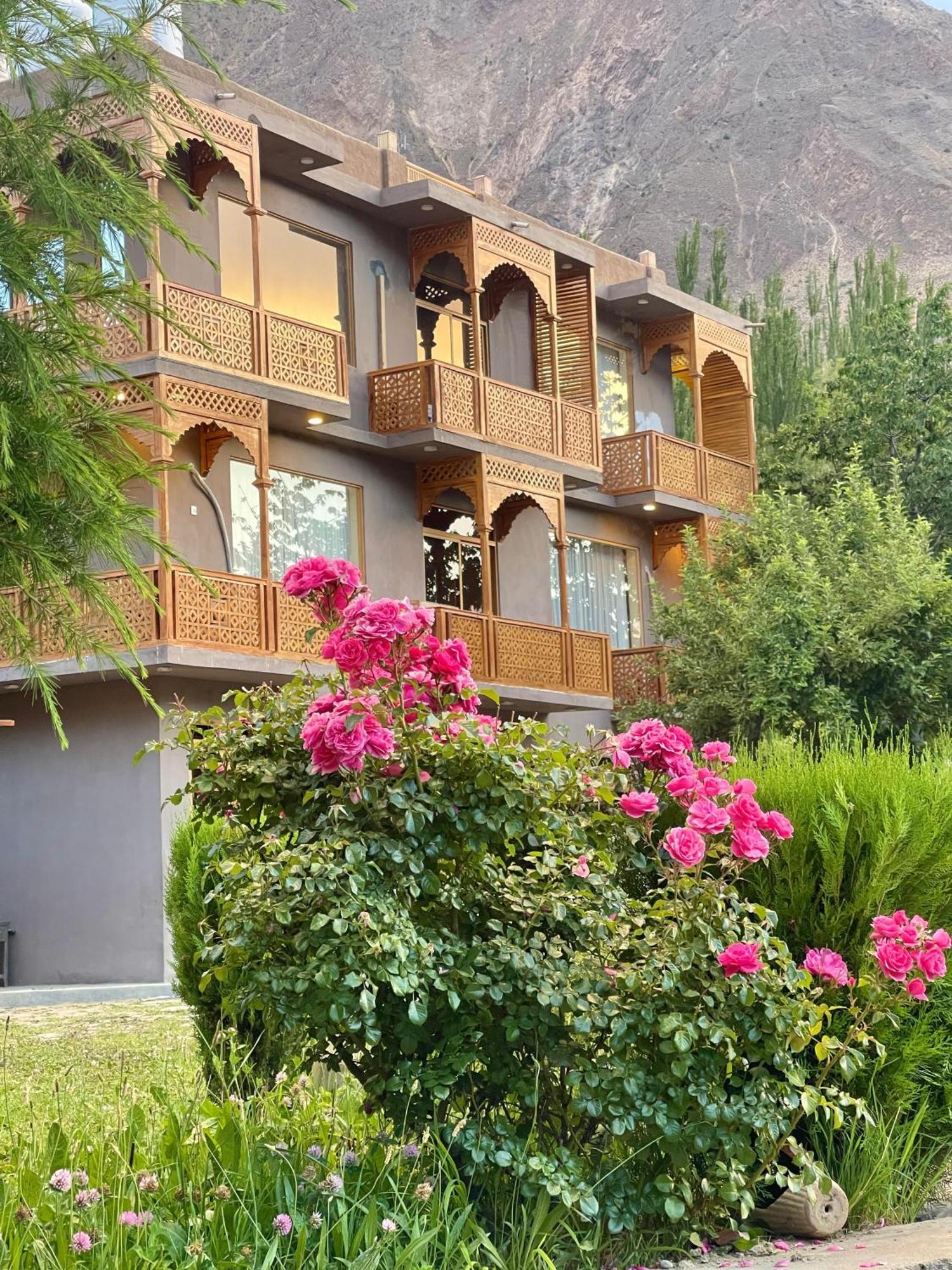 Dumani Nagar Hotel & Resort Karimabad  ภายนอก รูปภาพ
