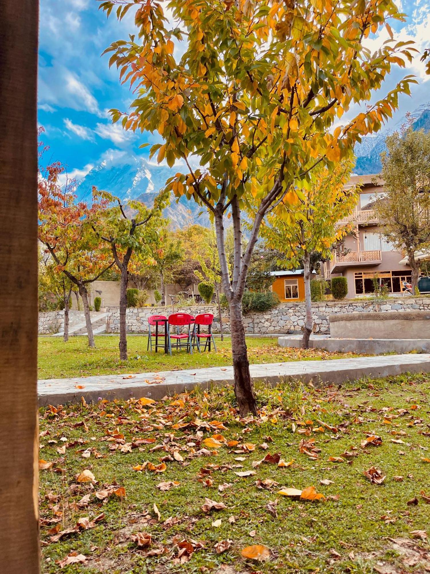 Dumani Nagar Hotel & Resort Karimabad  ภายนอก รูปภาพ