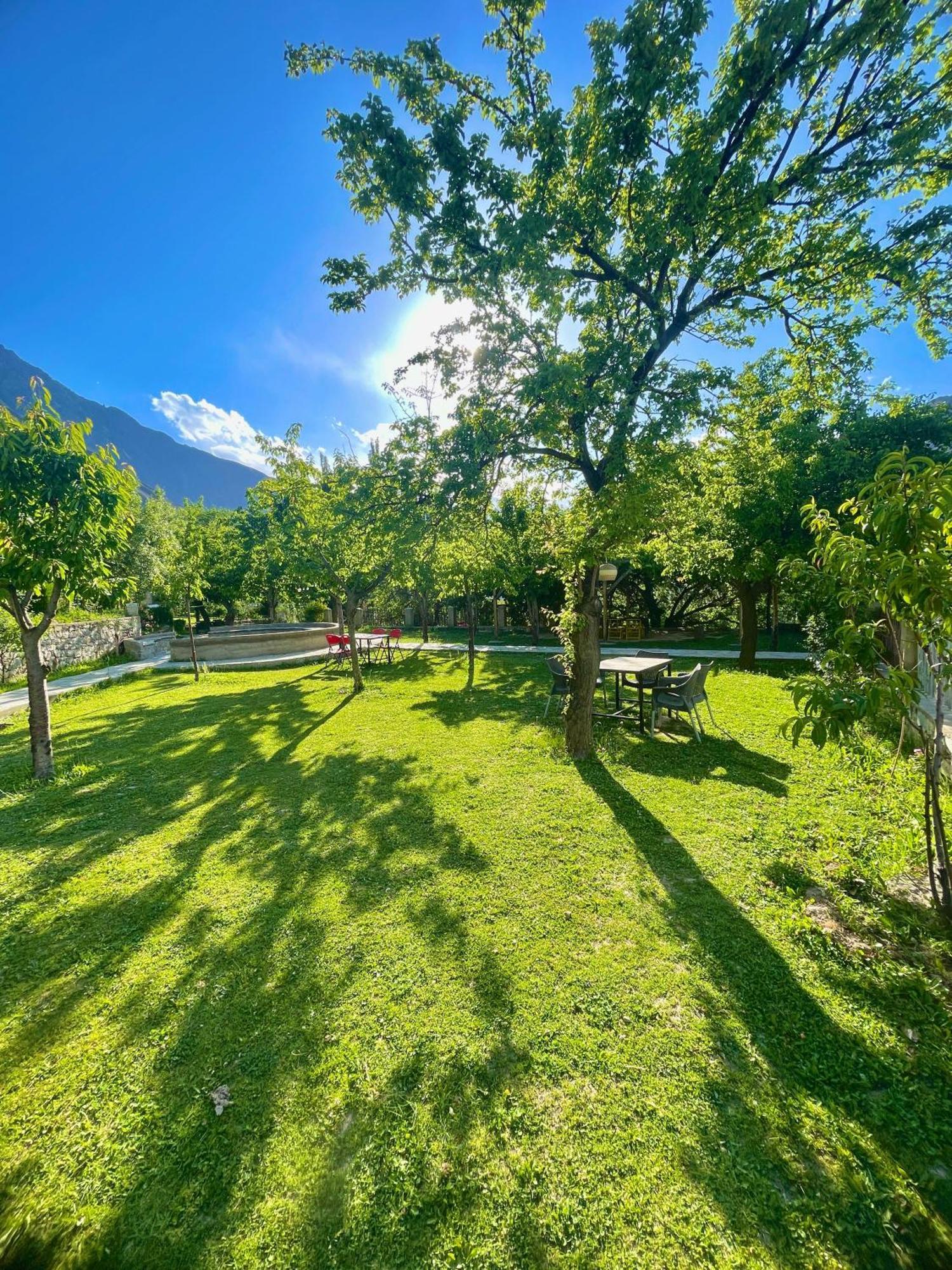 Dumani Nagar Hotel & Resort Karimabad  ภายนอก รูปภาพ
