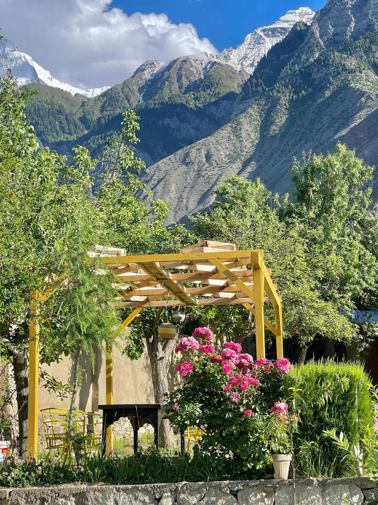 Dumani Nagar Hotel & Resort Karimabad  ภายนอก รูปภาพ